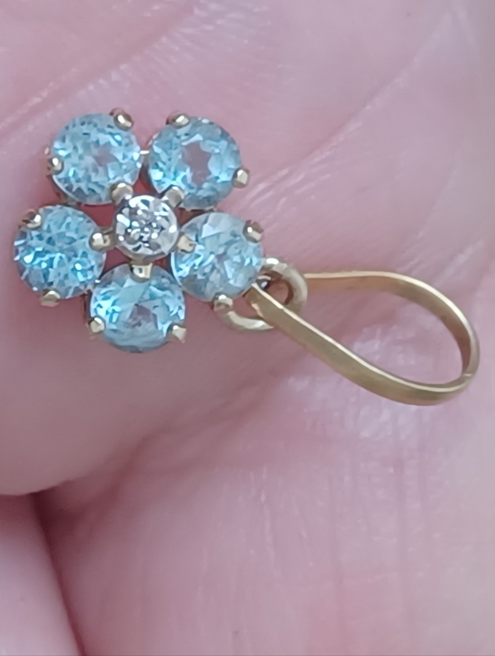 14k Yellow Gold Aquamarine & Diamond  Delicate Flower Pendant